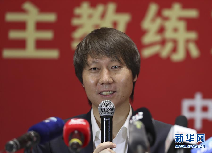 （体育）（1）足球——李铁出席中国男足主教练就职见面会