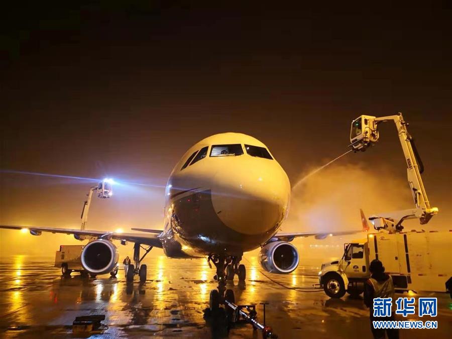 (社会)(2)天津机场连夜除雪保出行