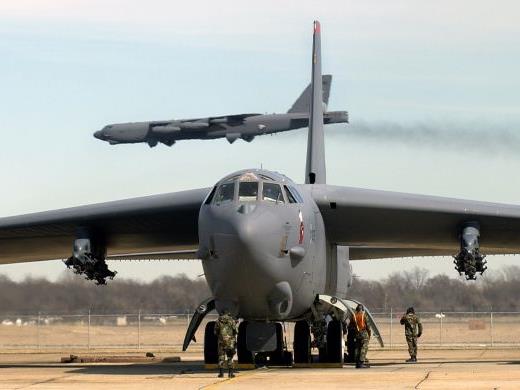 美军急调6架B-52赴印度洋基地 防备伊朗军事报复