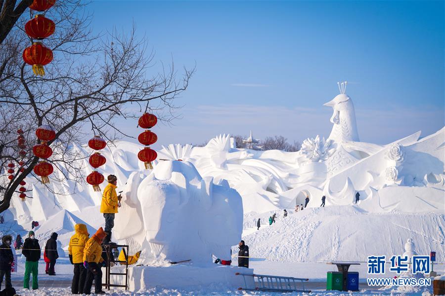 (社会)(3)哈尔滨:雪雕好手秀技艺