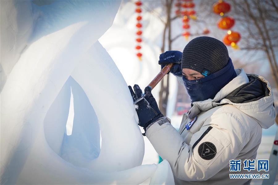 (社会)(8)哈尔滨:雪雕好手秀技艺