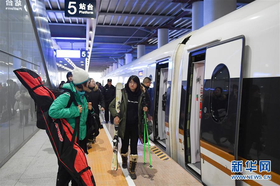 （社会）（6）坐着高铁去滑雪