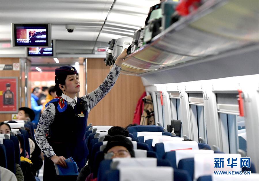 (图片故事)(4)“00后”乘务员的首个春运