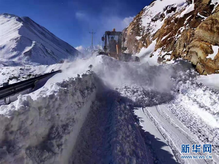 （图文互动）（2）西藏日喀则普降暴雪 电力交通逐步恢复无人员伤亡