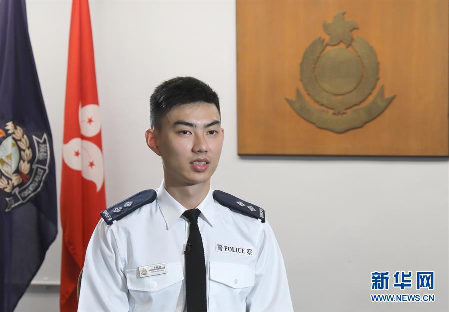 (港澳台·香港故事·图文互动)(3)网红帅港警卓Sir:温暖和辛酸并存的艰难之路