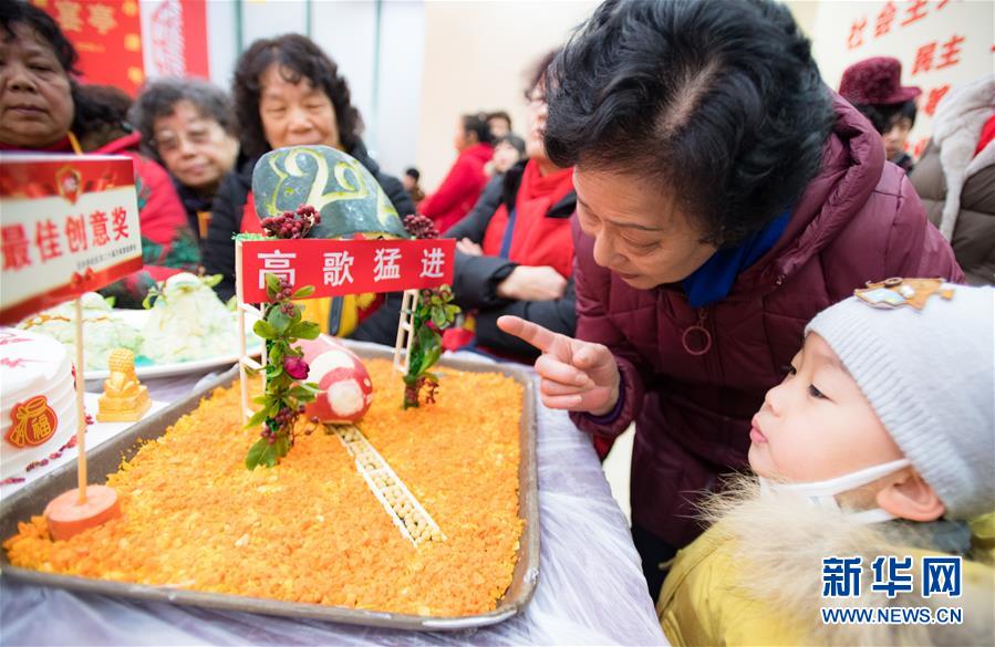 (新春走基层)(4)“万家宴”里过小年