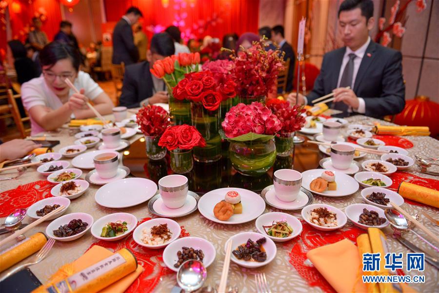 （國際）（2）通訊：“行走的年夜飯”首次走進馬來西亞
