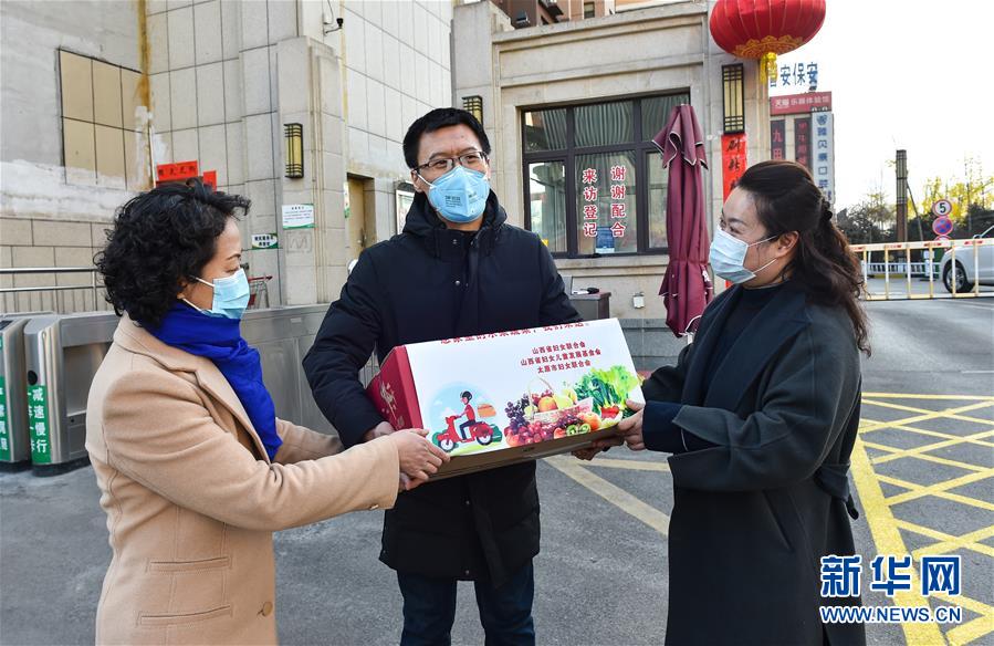 （聚焦疫情防控）（3）“暖心礼包”暖人心