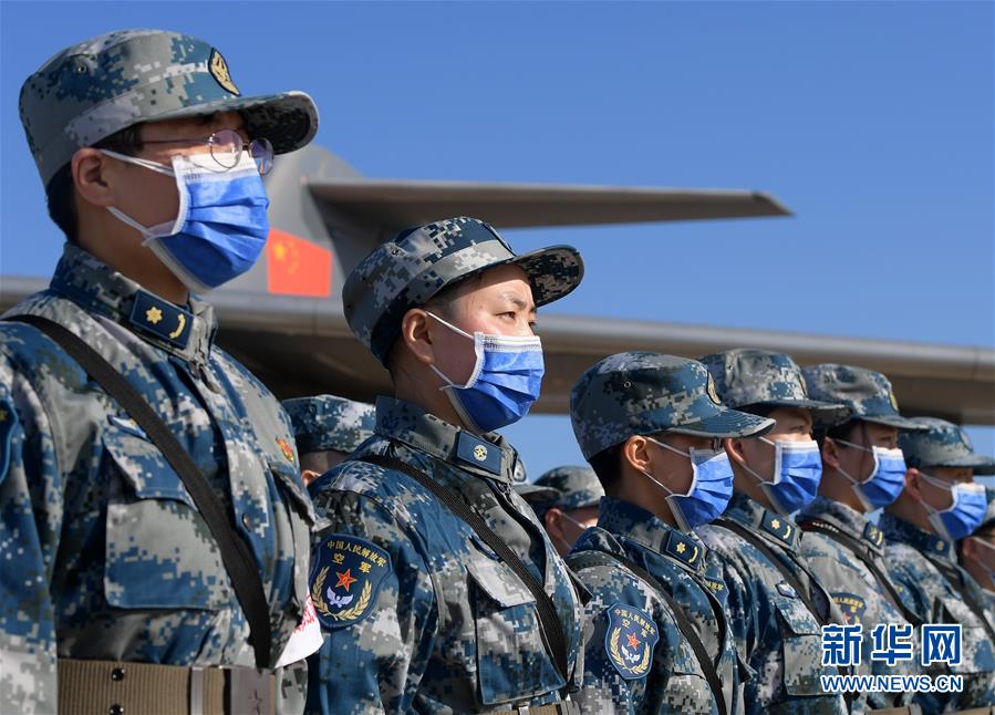 （聚焦疫情防控·图文互动）（10）空军第四次向武汉大规模空运医疗队员和物资