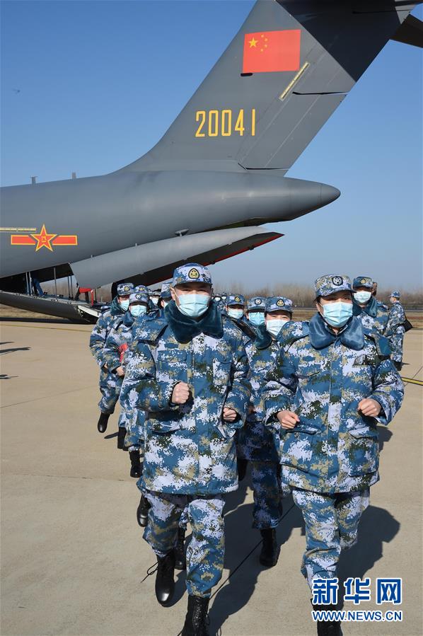 （聚焦疫情防控·图文互动）（14）空军第四次向武汉大规模空运医疗队员和物资