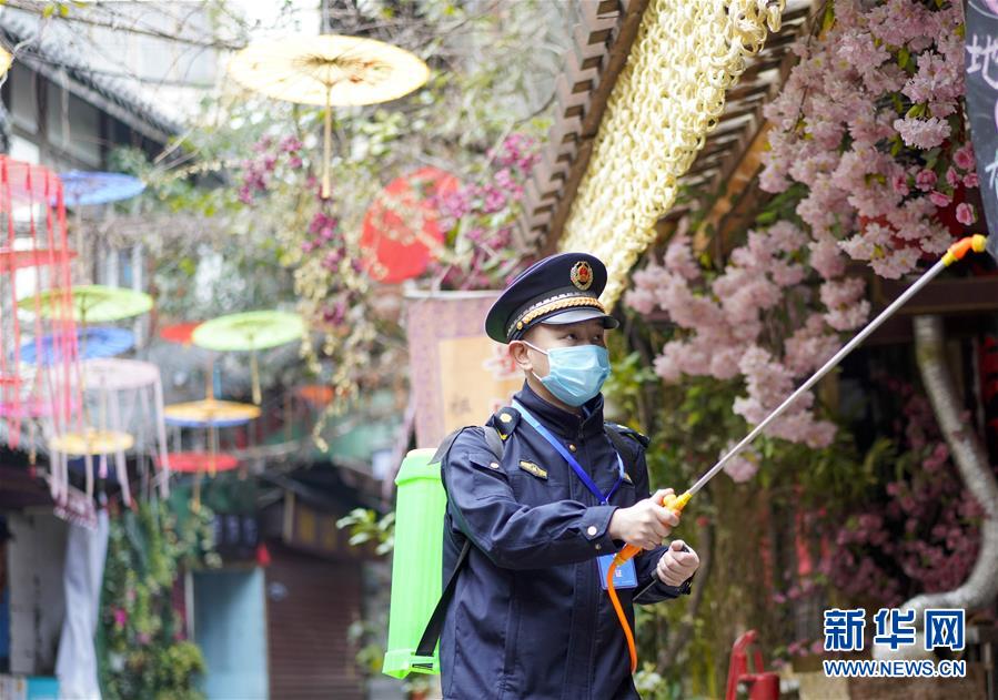 （聚焦疫情防控）（4）重庆古镇“活地图”彭剑的平凡坚守