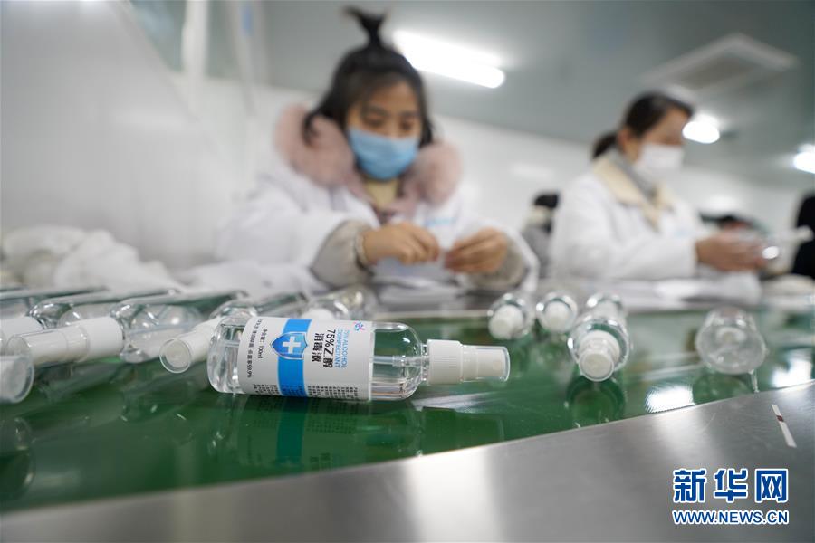 (聚焦疫情防控)(2)重庆南川:企业应急开工 日产60吨乙醇消毒液生产线快速投产