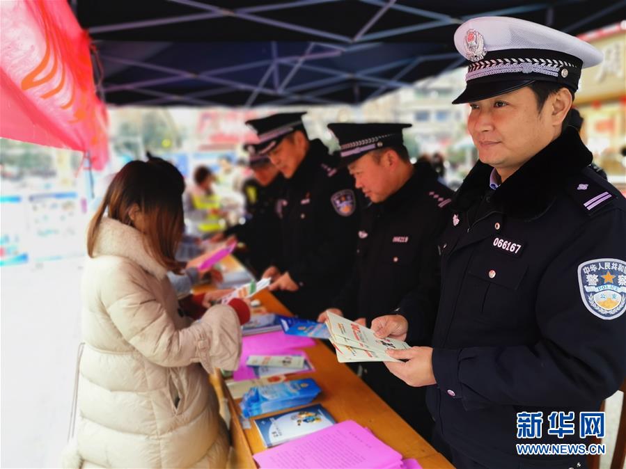 （新华全媒头条·图文互动）（12）战斗在党和人民最需要的地方——记奋战湖北抗疫一线的人民警察