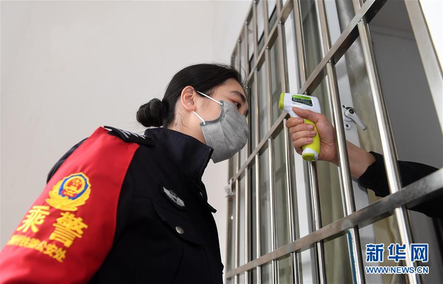 (聚焦疫情防控·图片故事)(7)坚守岗位的“武汉妹子”