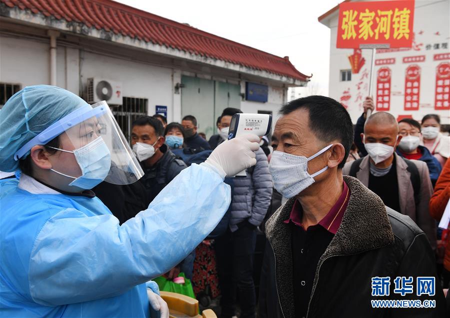 (聚焦疫情防控)(3)政府“定制火车”助力务工者出行