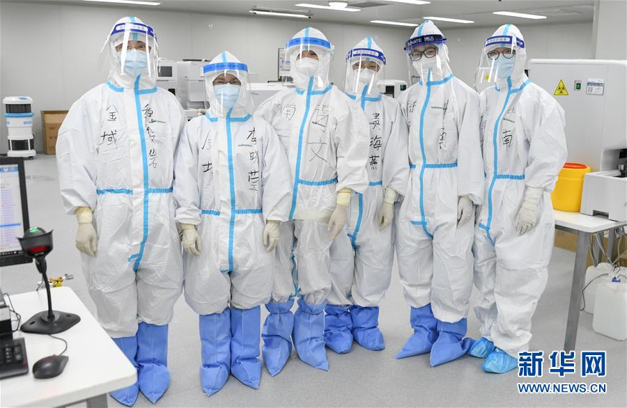 (新华全媒头条·图文互动)(1)巾帼英雄战疫魔——献给抗疫最前线的“半边天”