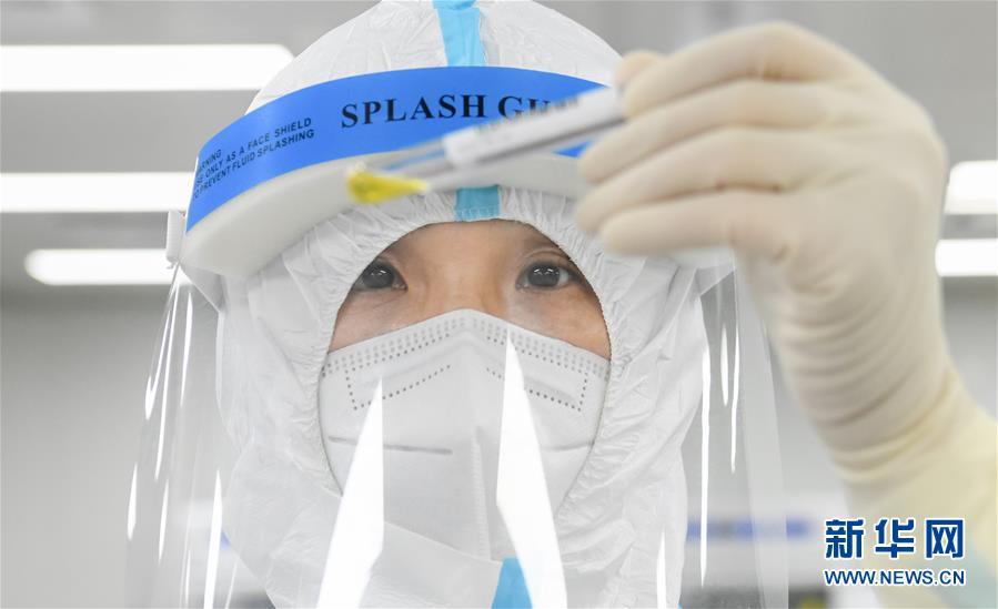 (新华全媒头条·图文互动)(7)巾帼英雄战疫魔——献给抗疫最前线的“半边天”