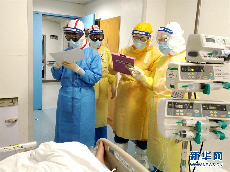 (新华全媒头条·图文互动)(5)巾帼英雄战疫魔——献给抗疫最前线的“半边天”