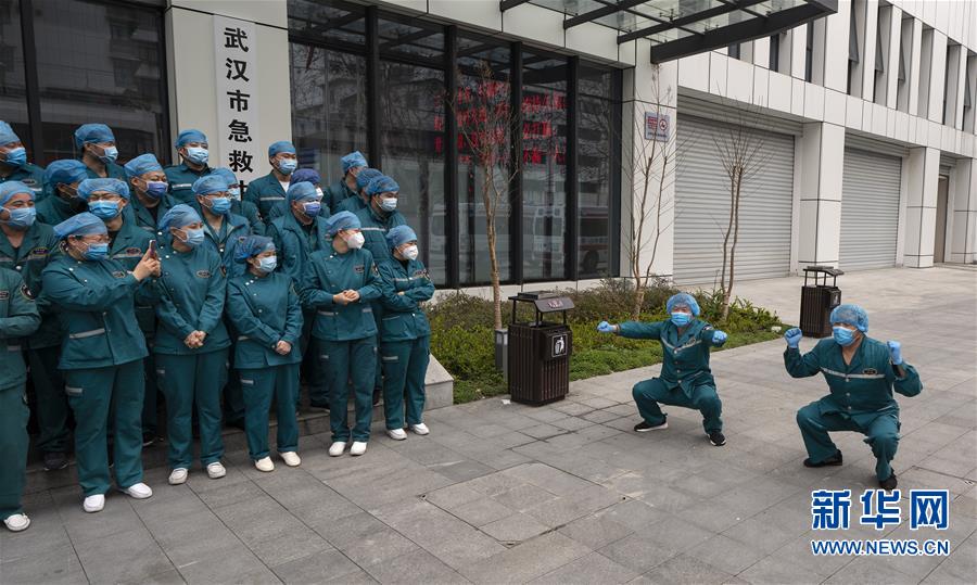（新华视界）（1）忙里得闲合个影
