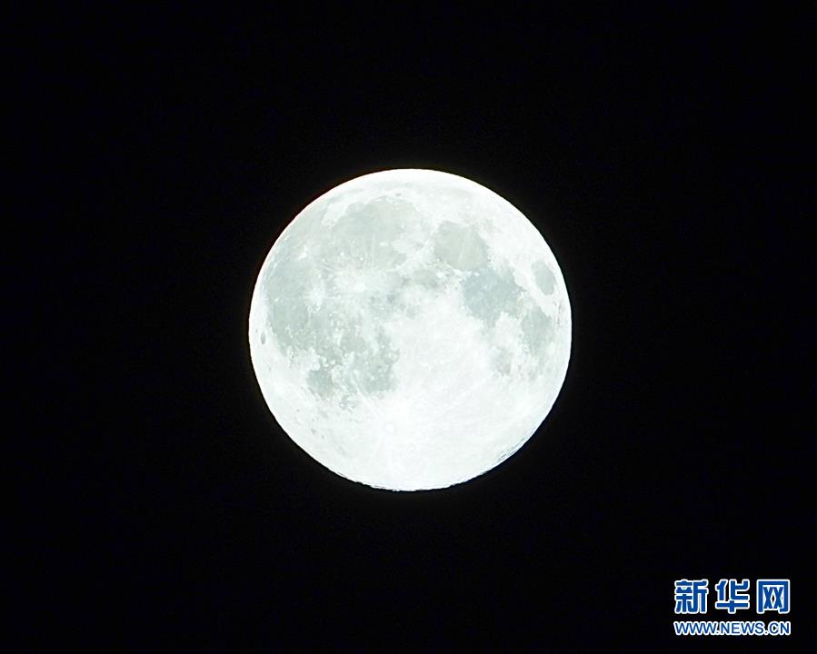 (社会)(2)“超级月亮”现夜空