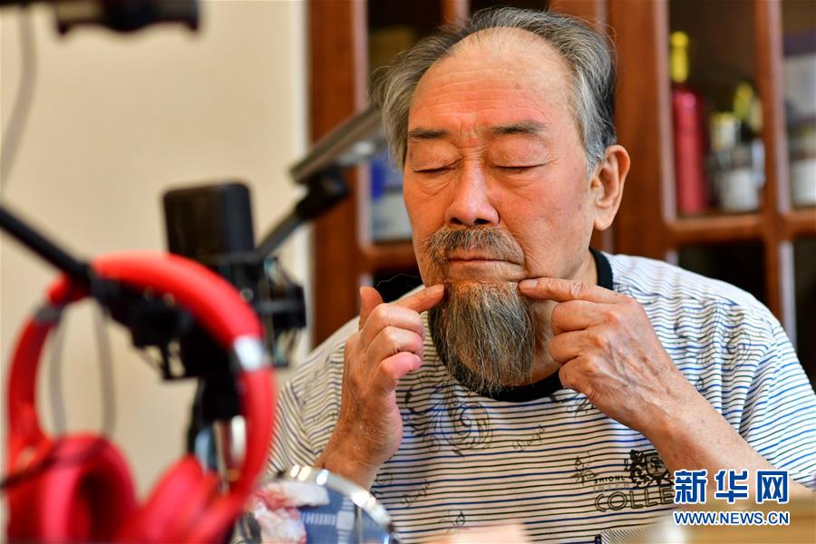 （社会）（5）“瞧，这一家子！”——“名角儿”与数十万票友“云唱戏”