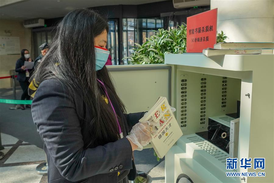 (社会)(2)长春:复开图书馆 市民品书香