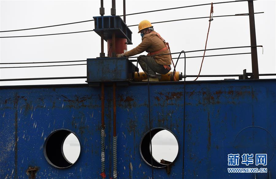 (经济)(3)安徽巢湖跨裕溪河大桥加紧建设