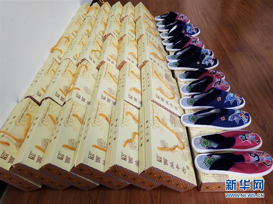 (聚焦疫情防控·图文互动)(3)抗“疫”民族情——43双西兰卡普布鞋串起的“天施”情