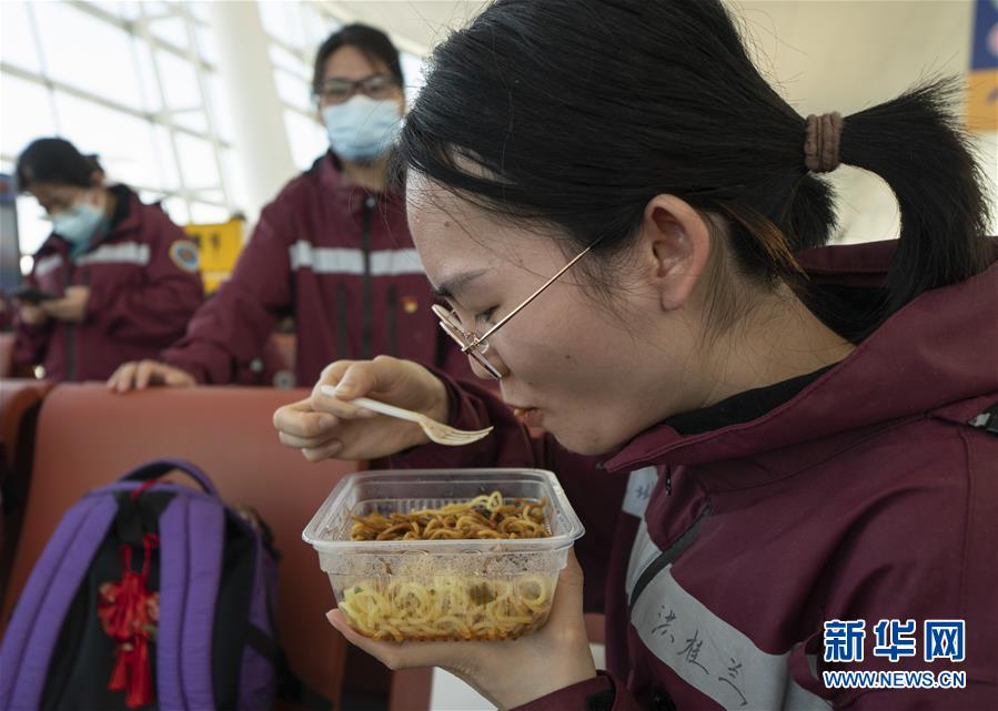 (聚焦疫情防控·新华视界)(4)“干了”这碗热干面,一路平安