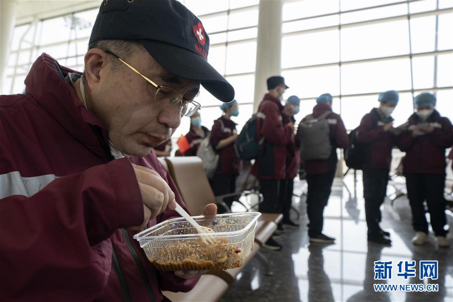 (聚焦疫情防控·新华视界)(7)“干了”这碗热干面,一路平安
