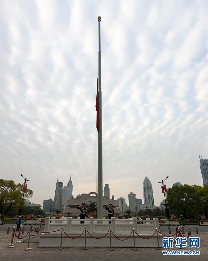 （社会）（2）全国性哀悼活动举行