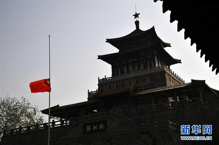 （社会）（5）全国性哀悼活动举行