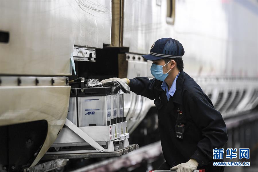 (社会)(4)广西南宁:高铁、动车“春季整修”保安全