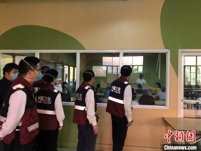 目前，菲律宾总医院(PGH)拥有1100张床位和400张私人床位，约有4400名员工，每年为60多万名患者提供服务。专家组参观。　张倩(通讯员) 摄