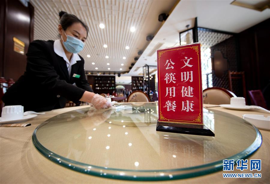 (社会)(5)河北武安:推行“公筷用餐” 餐饮业在行动