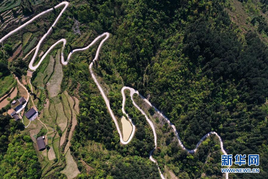 #（社会）（1）重庆黔江：“四好公路”修进山