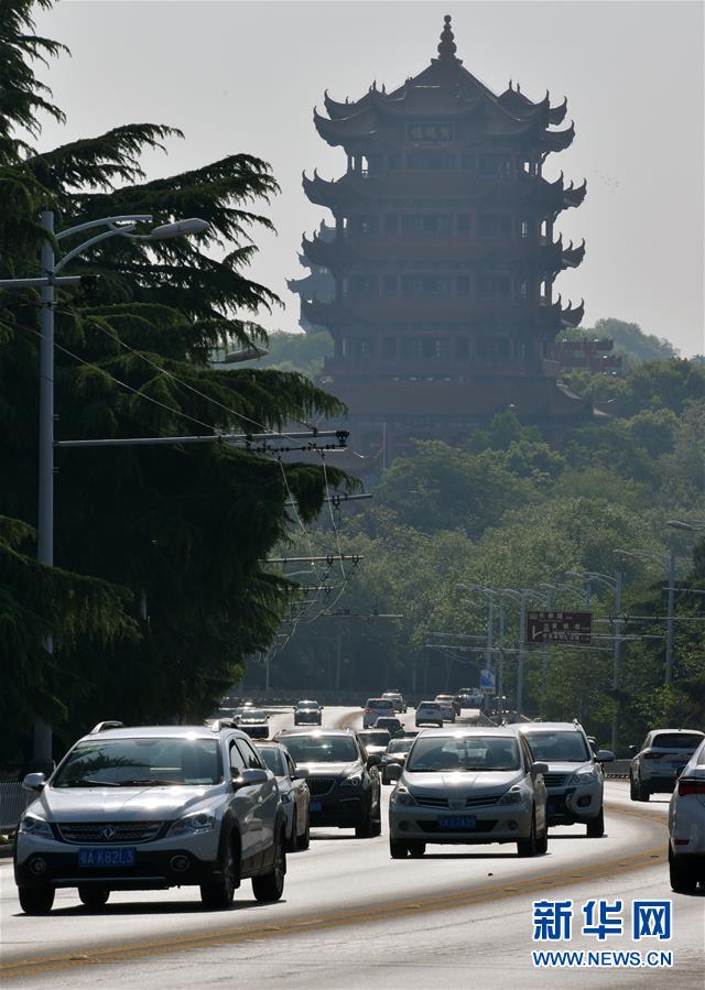 (社会)(3)武汉:长江大桥早高峰川流不息