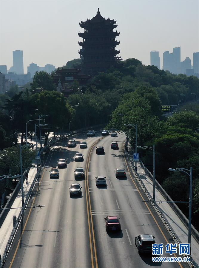 (社会)(4)武汉:长江大桥早高峰川流不息