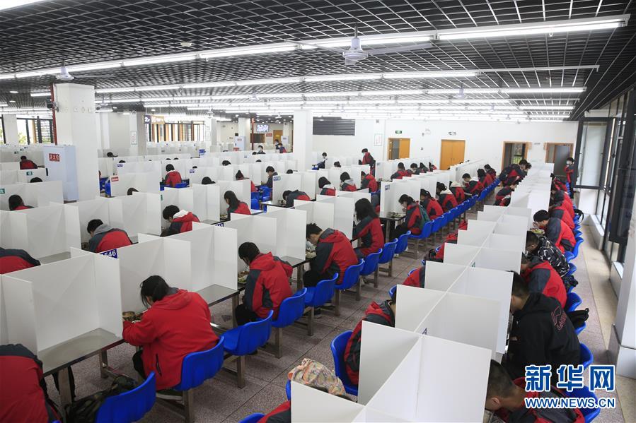 #（聚焦疫情防控）（10）重庆：初三高三及中职学校毕业年级开学复课