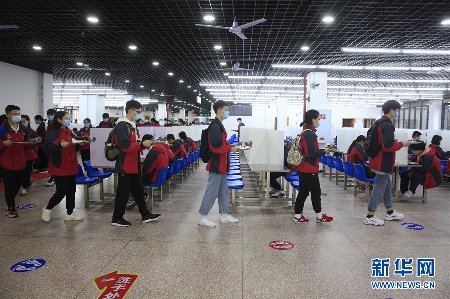 #（聚焦疫情防控）（11）重庆：初三高三及中职学校毕业年级开学复课