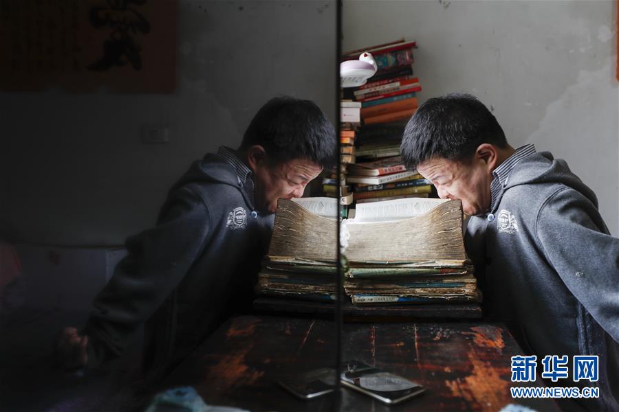 （社会）（6）脚下难行 心中有光——一名脑瘫患者的阅读之旅