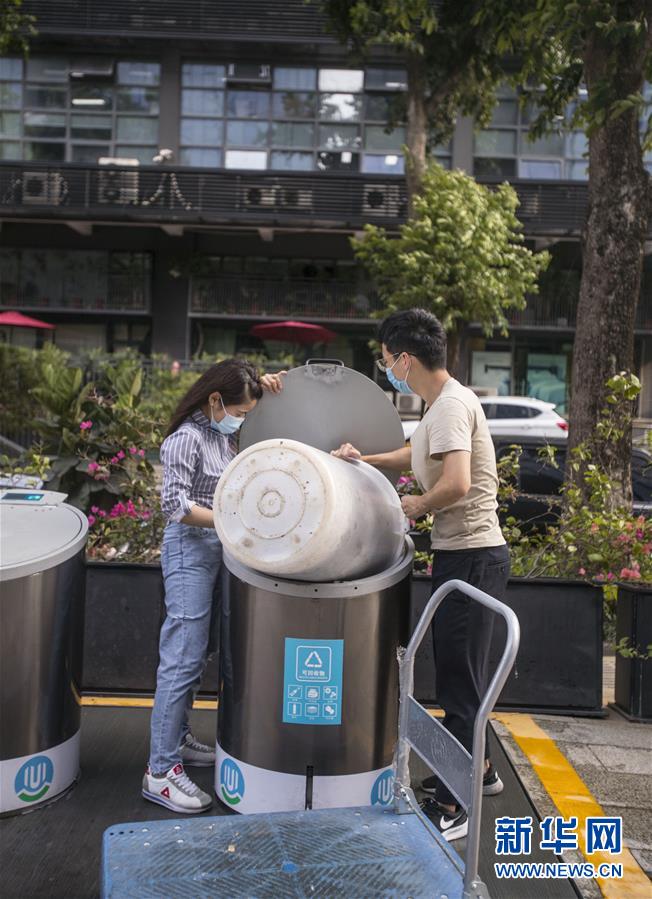 (社会)(5)地埋式垃圾桶助力环保城市建设