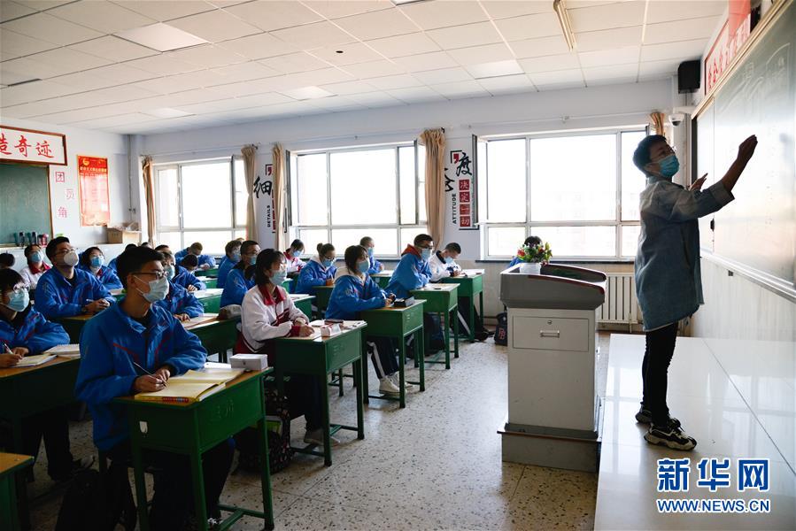 (教育)(2)呼和浩特:初高中一二年级开学复课