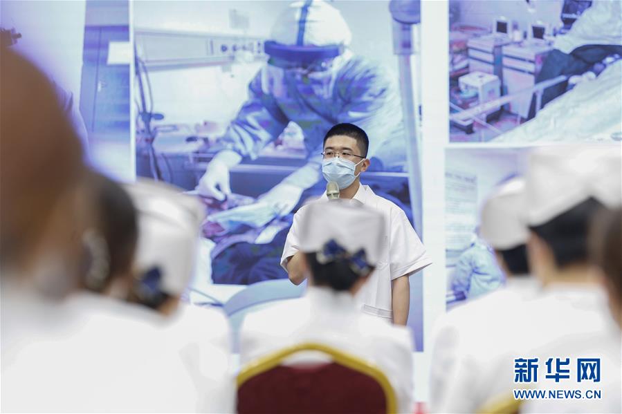(医卫)(6)北京:新入职护士“授帽”纪念南丁格尔