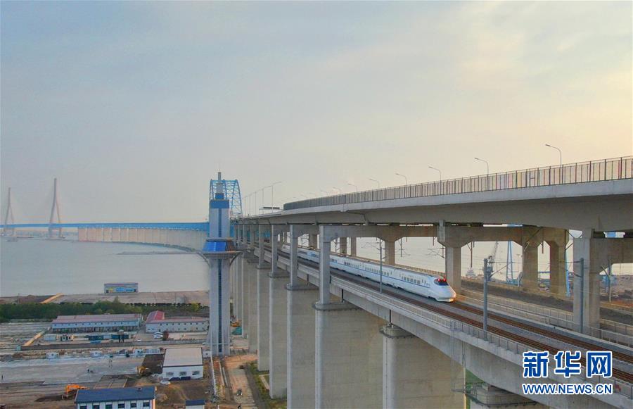 #(经济)(3)江苏南通:通沪铁路首趟动检车上线“试跑”