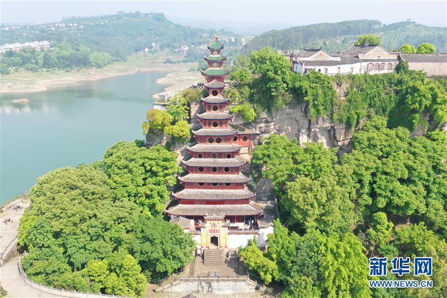 (社会)(3)“江上明珠”石宝寨