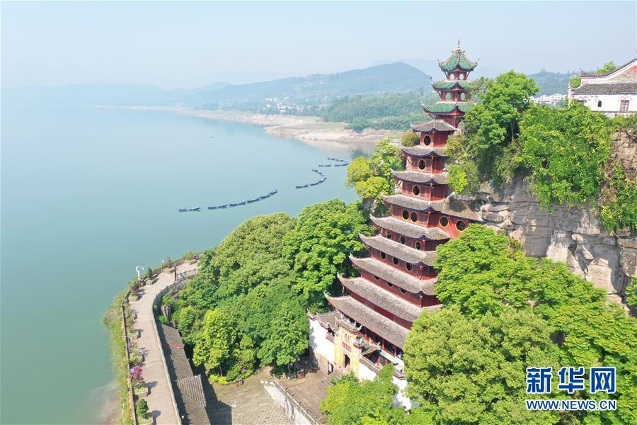 (社会)(5)“江上明珠”石宝寨