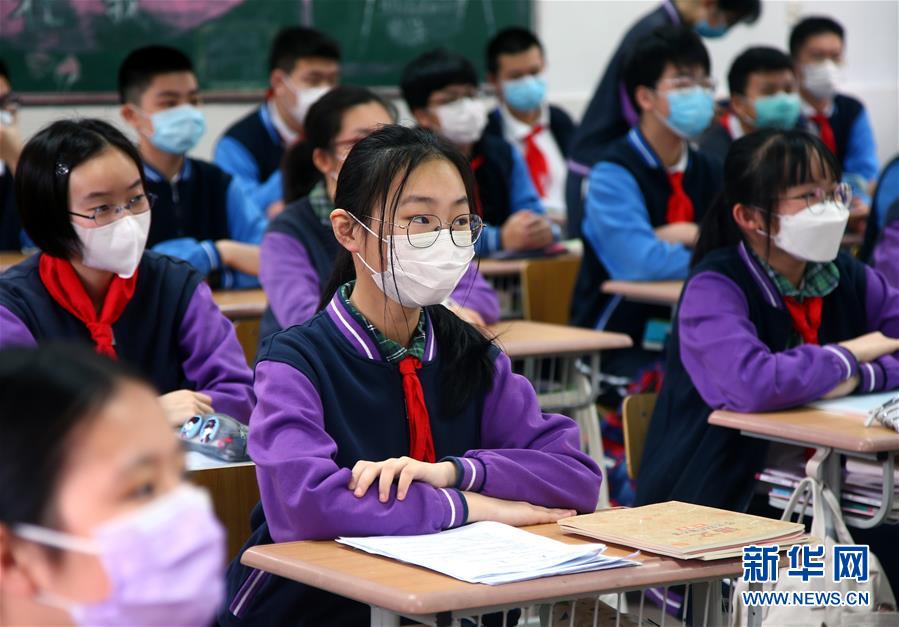 (聚焦疫情防控)(5)上海:高二初二年级学生返校开学
