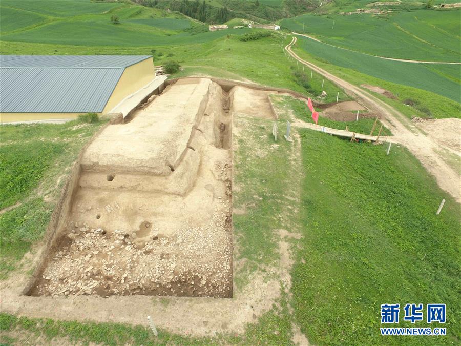 （图文互动）（2）考古人员基本确定东汉耿恭驻守的“疏勒城”旧址