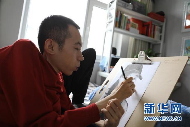（热点鲜报·图文互动）（2）背上的母爱